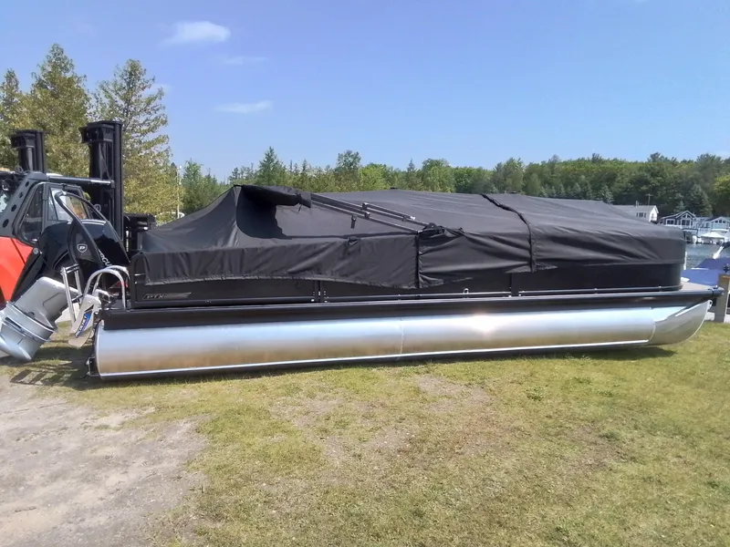 Slide: The Image of Premier 250 Solaris RS 2025 - 47