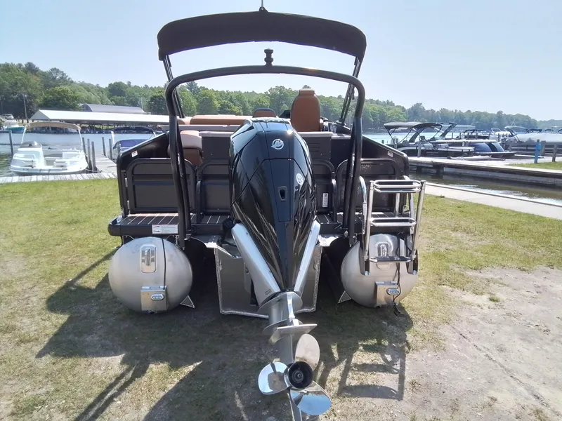 Slide: The Image of Premier 250 Solaris RS 2025 - 8