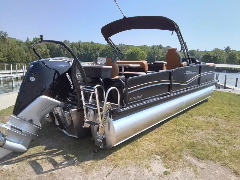 Slide: The Image of Premier 250 Solaris RS 2025 - 9