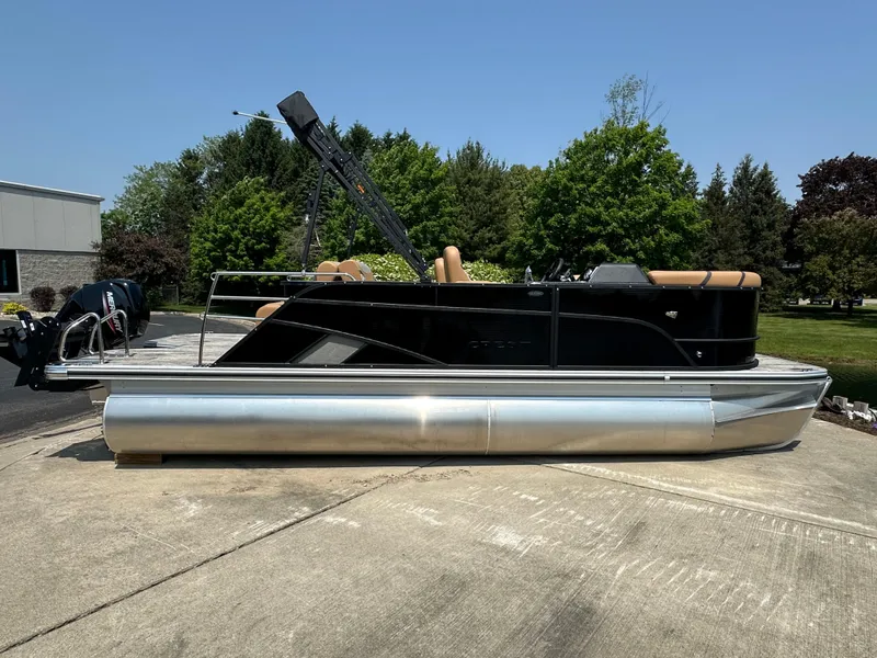 The Image of Crest Classic 200 SLC 2025 - 1