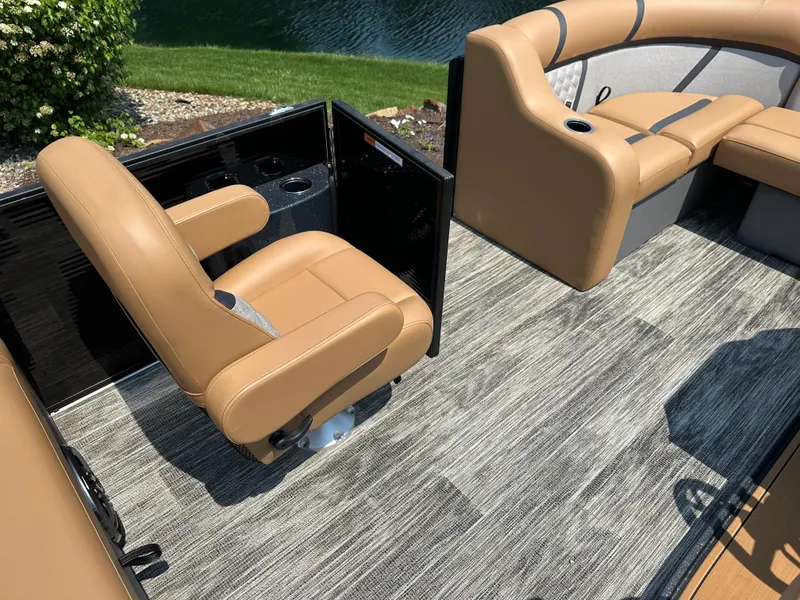 Slide: The Image of Crest Classic 200 SLC 2025 - 12