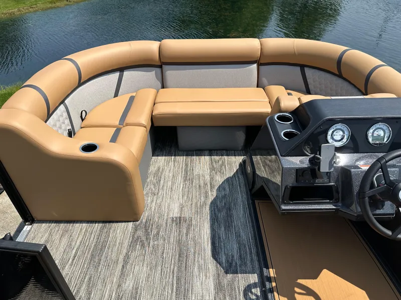 Slide: The Image of Crest Classic 200 SLC 2025 - 13