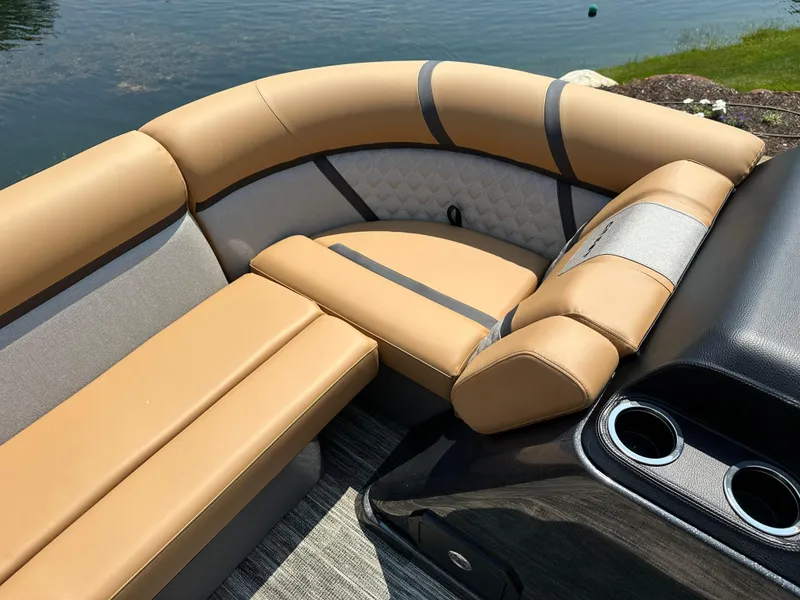 Slide: The Image of Crest Classic 200 SLC 2025 - 15