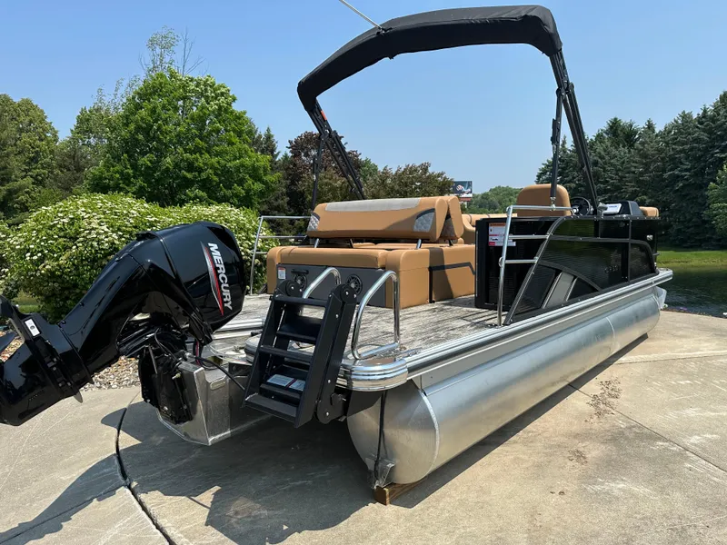 Slide: The Image of Crest Classic 200 SLC 2025 - 4