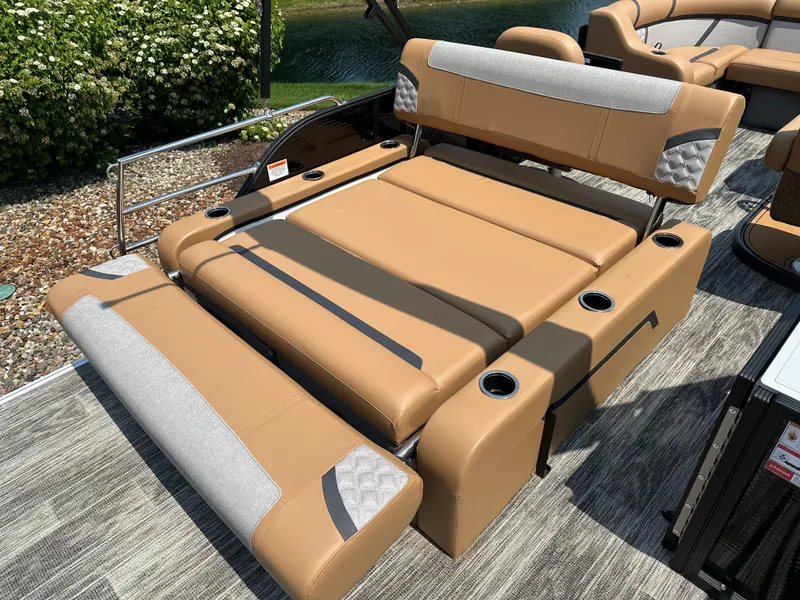 Slide: The Image of Crest Classic 200 SLC 2025 - 7