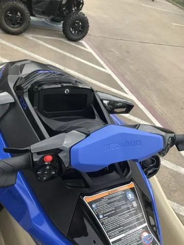 Slide: The Image of Sea-Doo Wake 2025 - 13