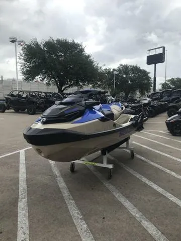 Slide: The Image of Sea-Doo Wake 2025 - 5