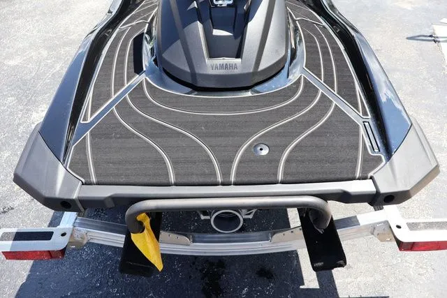 Slide: The Image of Yamaha GP SVHO-BLACK 2025 - 10