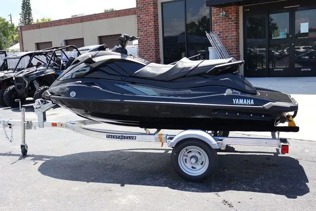 Slide: The Image of Yamaha GP SVHO-BLACK 2025 - 3