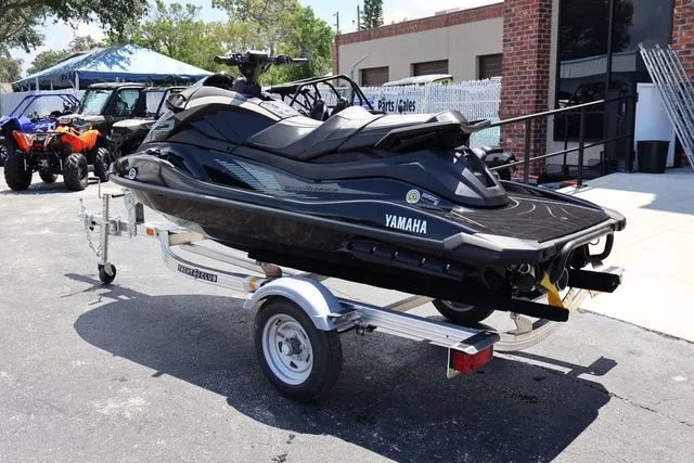 Slide: The Image of Yamaha GP SVHO-BLACK 2025 - 4