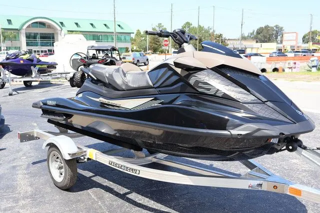 Slide: The Image of Yamaha GP SVHO-BLACK 2025 - 8