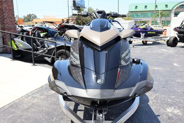 Slide: The Image of Yamaha GP SVHO-BLACK 2025 - 9