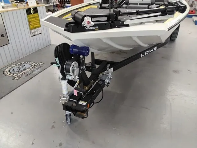 Slide: The Image of Lowe Stinger 175C 2025 - 3