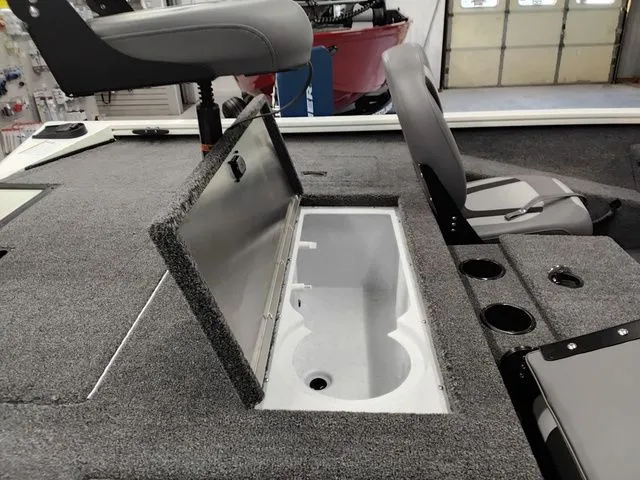 Slide: The Image of Lowe Stinger 175C 2025 - 7