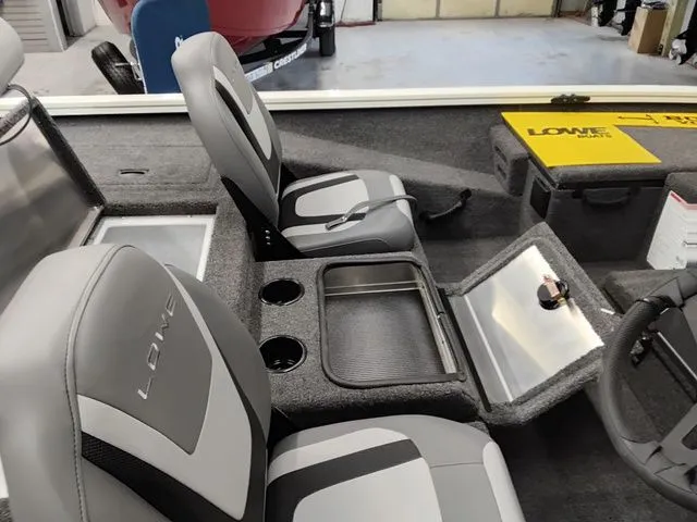 Slide: The Image of Lowe Stinger 175C 2025 - 9