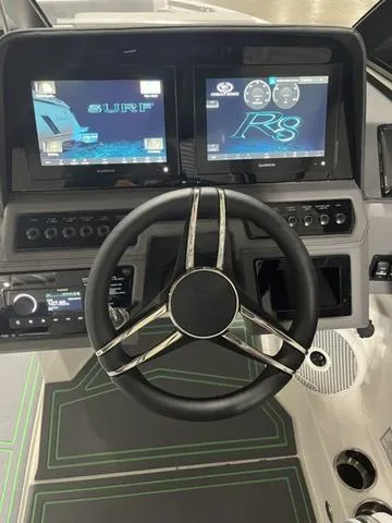 Slide: The Image of Cobalt R8 Surf 2024 - 16