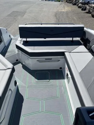 Slide: The Image of Cobalt R8 Surf 2024 - 27