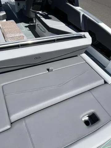 Slide: The Image of Cobalt R8 Surf 2024 - 29