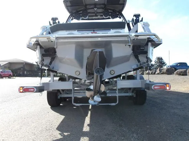 Slide: The Image of Cobalt R8 Surf 2024 - 3