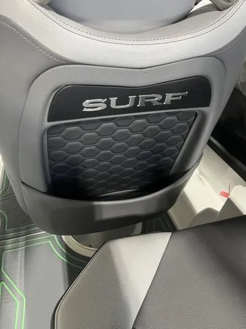 Slide: The Image of Cobalt R8 Surf 2024 - 31