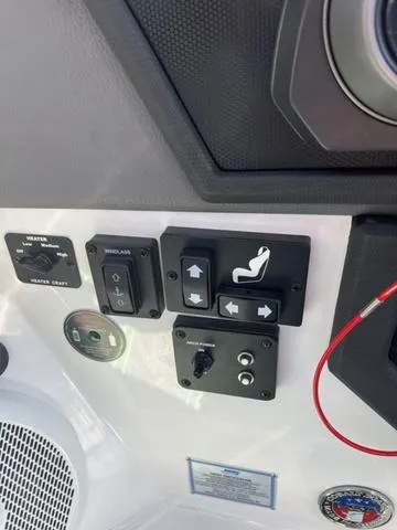 Slide: The Image of Cobalt R8 Surf 2024 - 32