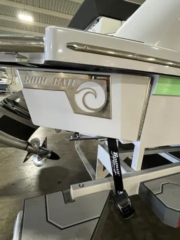 Slide: The Image of Cobalt R8 Surf 2024 - 33