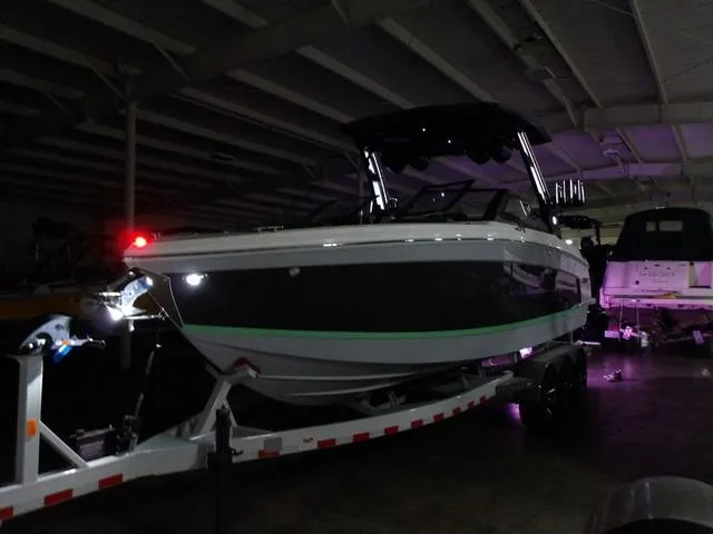 Slide: The Image of Cobalt R8 Surf 2024 - 36