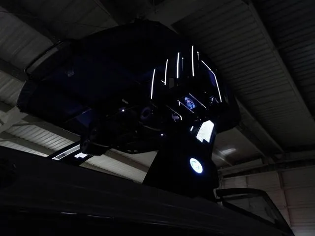 Slide: The Image of Cobalt R8 Surf 2024 - 40