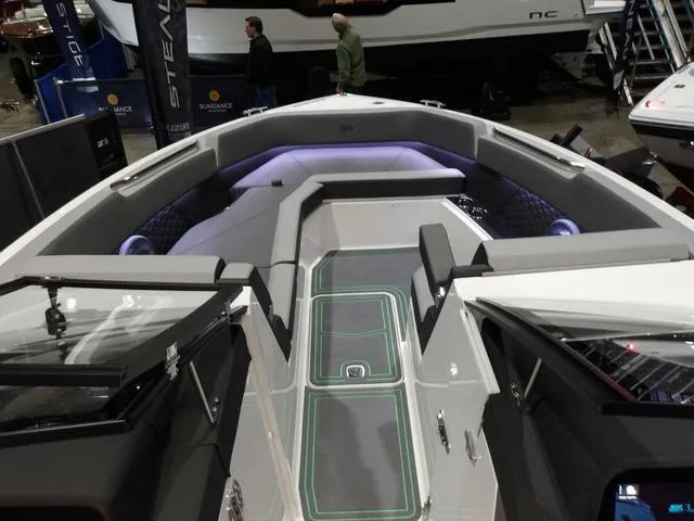 Slide: The Image of Cobalt R8 Surf 2024 - 47