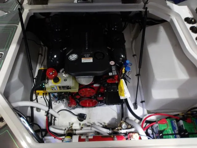 Slide: The Image of Cobalt R8 Surf 2024 - 50