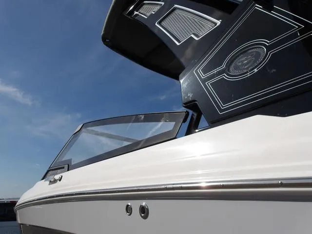 Slide: The Image of Cobalt R8 Surf 2024 - 6