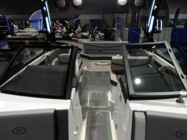 Slide: The Image of Cobalt R8 Surf 2024 - 75