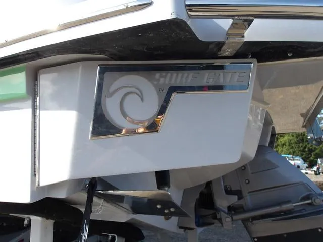 Slide: The Image of Cobalt R8 Surf 2024 - 9