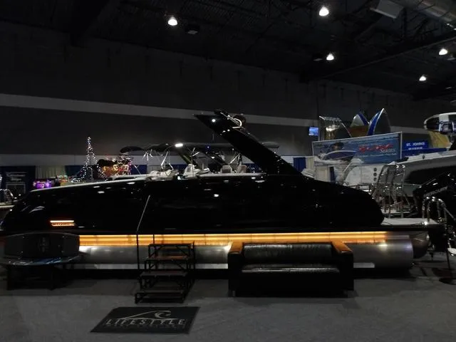 Slide: The Image of Harris Crowne 250 SL 2025 - 11