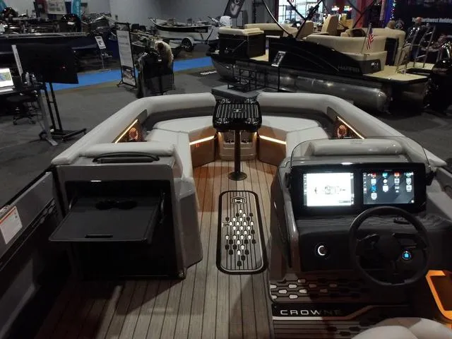 Slide: The Image of Harris Crowne 250 SL 2025 - 13