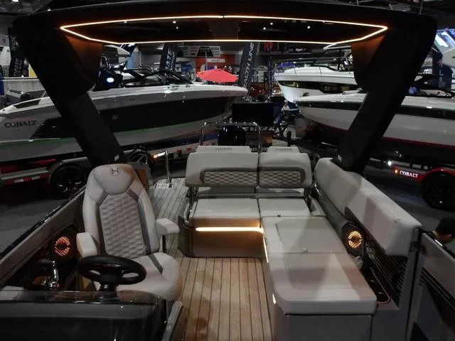 Slide: The Image of Harris Crowne 250 SL 2025 - 15