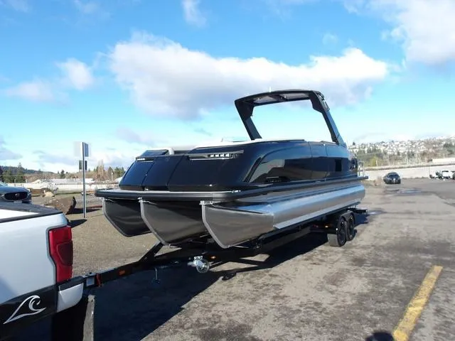 Slide: The Image of Harris Crowne 250 SL 2025 - 3