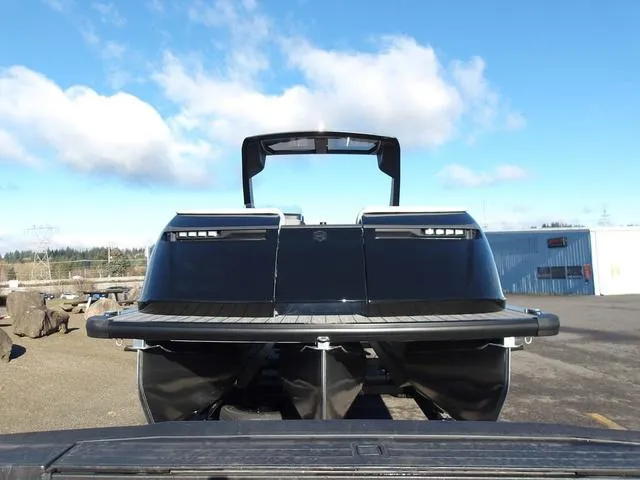 Slide: The Image of Harris Crowne 250 SL 2025 - 4