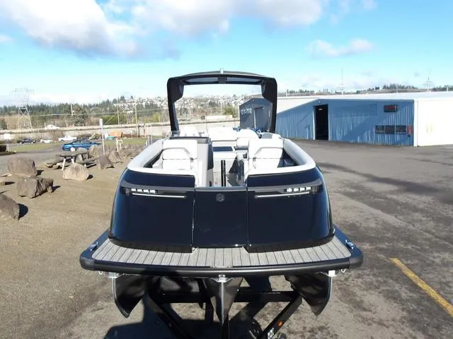 Slide: The Image of Harris Crowne 250 SL 2025 - 5