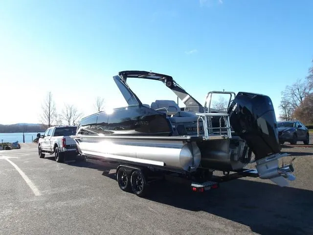 Slide: The Image of Harris Crowne 250 SL 2025 - 6