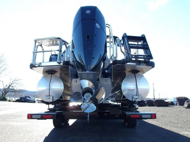 Slide: The Image of Harris Crowne 250 SL 2025 - 7