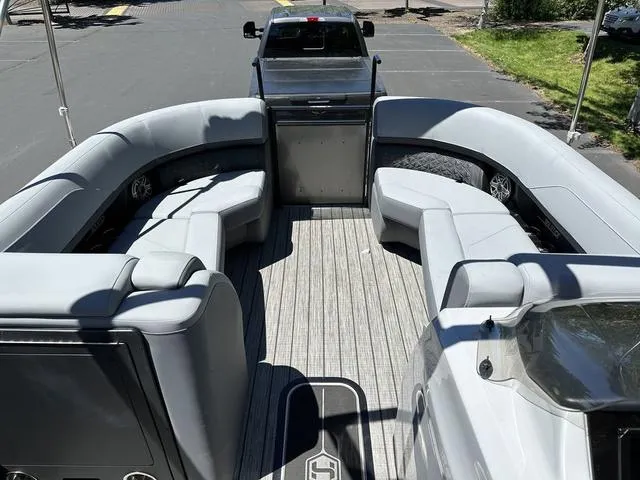 Slide: The Image of Harris Solstice 230 SL 2025 - 15