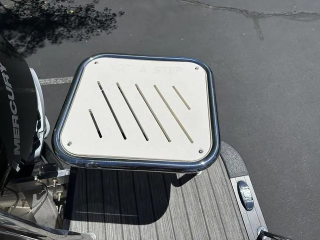 Slide: The Image of Harris Solstice 230 SL 2025 - 23