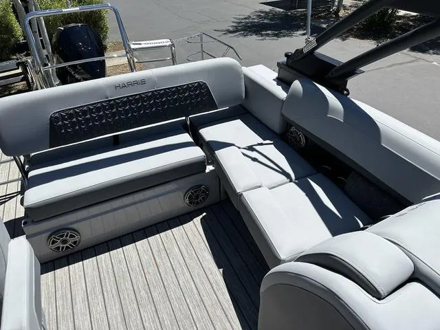 Slide: The Image of Harris Solstice 230 SL 2025 - 25