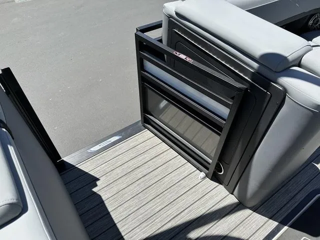 Slide: The Image of Harris Solstice 230 SL 2025 - 29