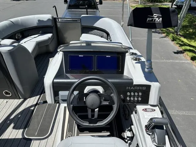 Slide: The Image of Harris Solstice 230 SL 2025 - 34