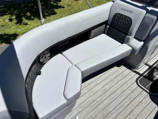 Slide: The Image of Harris Solstice 230 SL 2025 - 37
