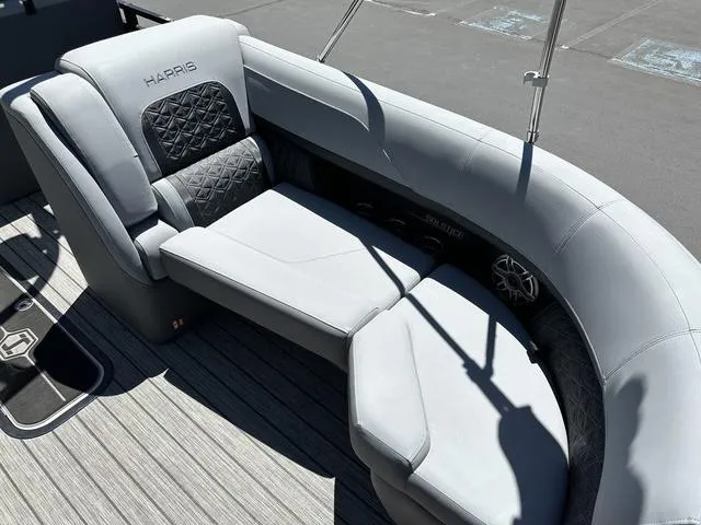 Slide: The Image of Harris Solstice 230 SL 2025 - 38