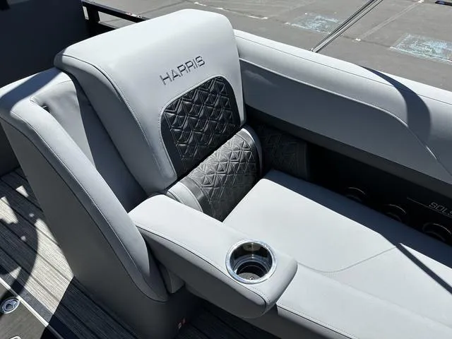 Slide: The Image of Harris Solstice 230 SL 2025 - 39