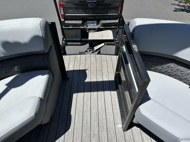 Slide: The Image of Harris Solstice 230 SL 2025 - 42